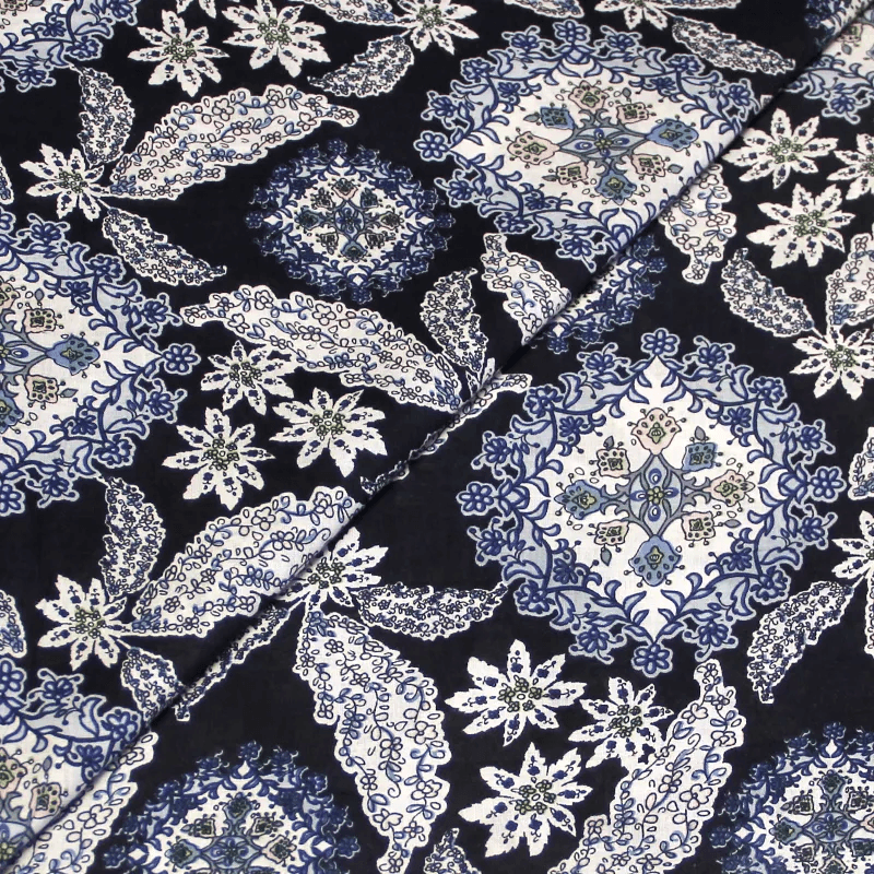 Batiste 100% coton - Rosace florale bleu marine