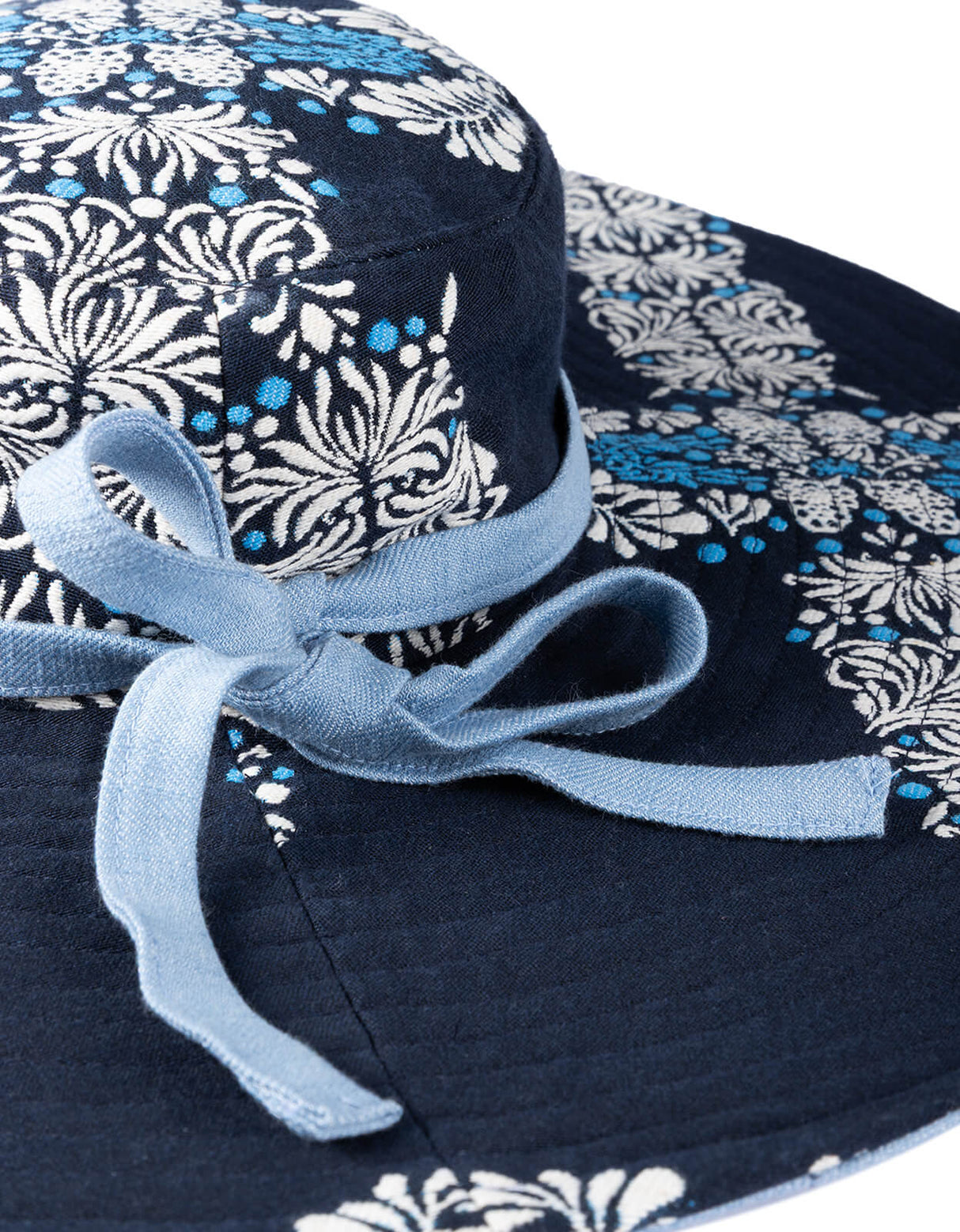 Patron Burda 5634 – Chapeau réversible et foulards d’été à coudre