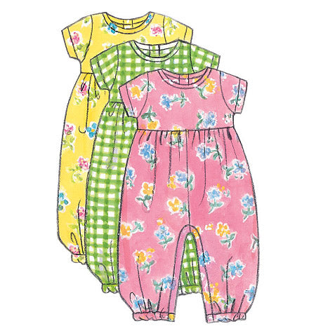 Patron Butterick n°5624 – Ensemble complet pour bébé : robe, chasuble, barboteuse, combinaison, culotte, pantalon, chapeau et sac