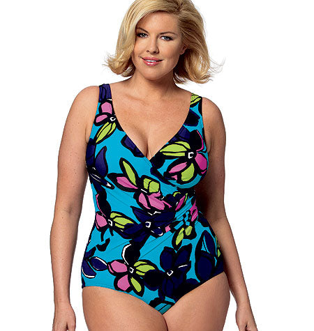 Patron Butterick n°5795 – Ensemble de plage polyvalent : cache-maillot, haut, robe, maillot de bain, jupe et bas de bikini