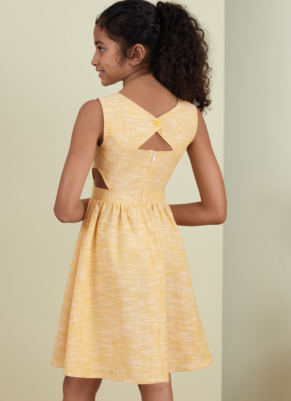 Patron Butterick n°6908 – Robe, combinaison et barboteuse pour enfants