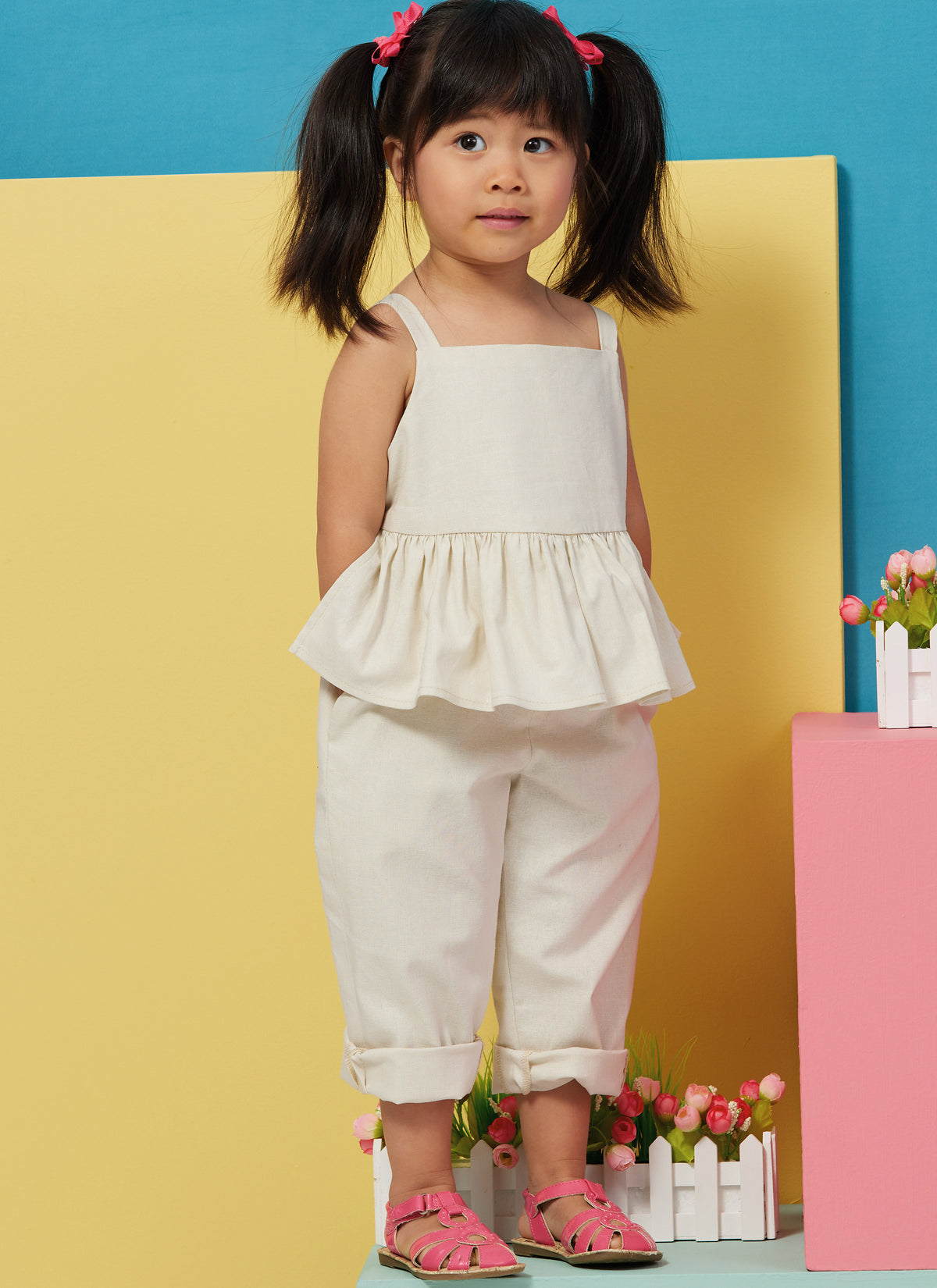 Patron Butterick n°6936 – Salopette et robe pour tout-petits