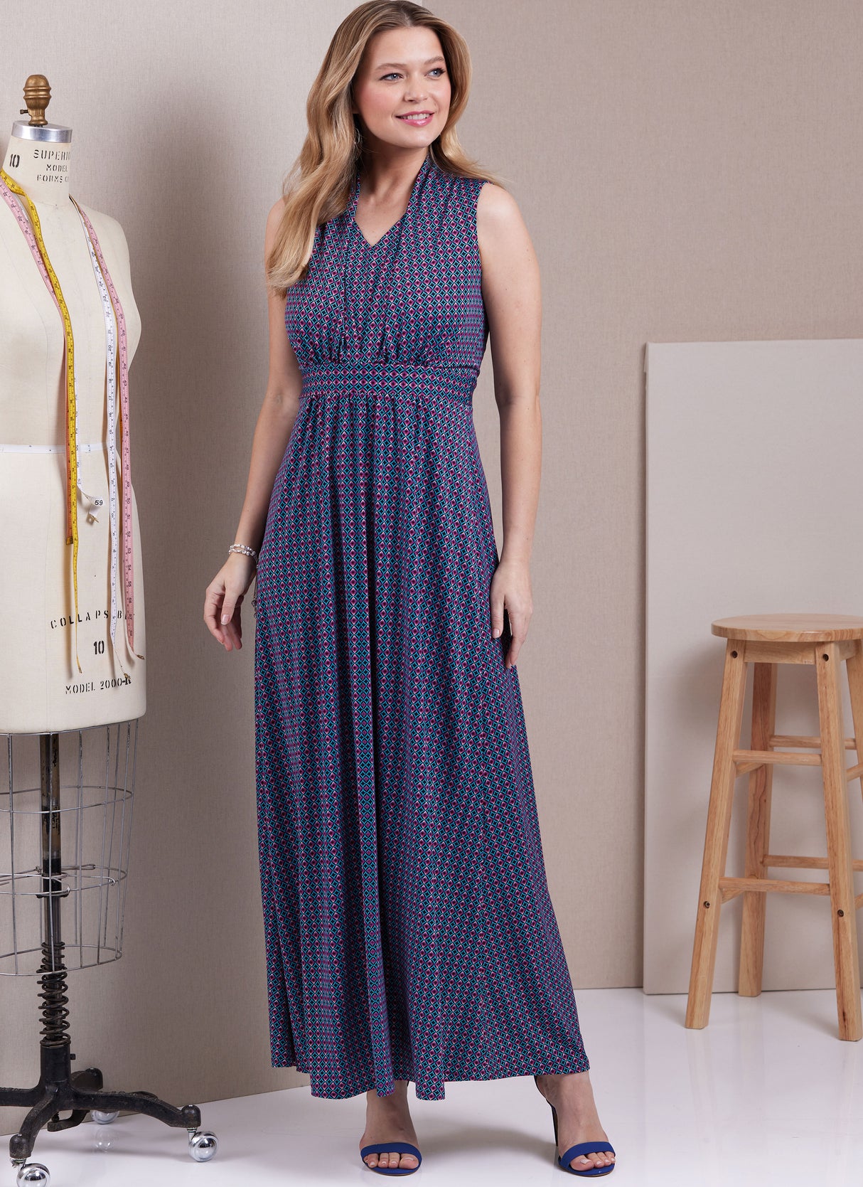 Patron Butterick n°6940 – Robe en maille avec ceinture froncée