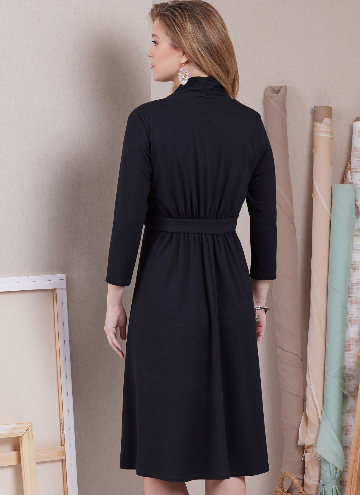 Patron Butterick n°6940 – Robe en maille avec ceinture froncée
