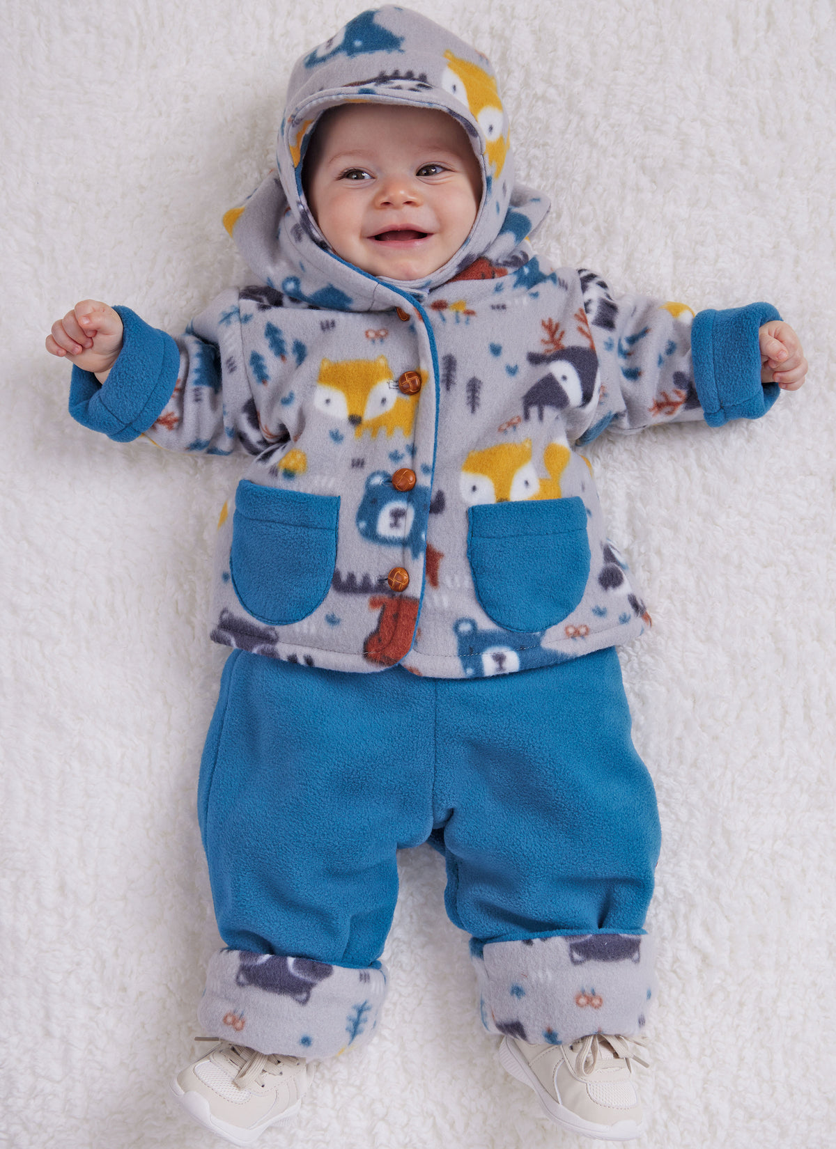 Patron Butterick n°6969 - Ensemble pour bébés : veste réversible, salopette, pantalon, chapeau et moufles