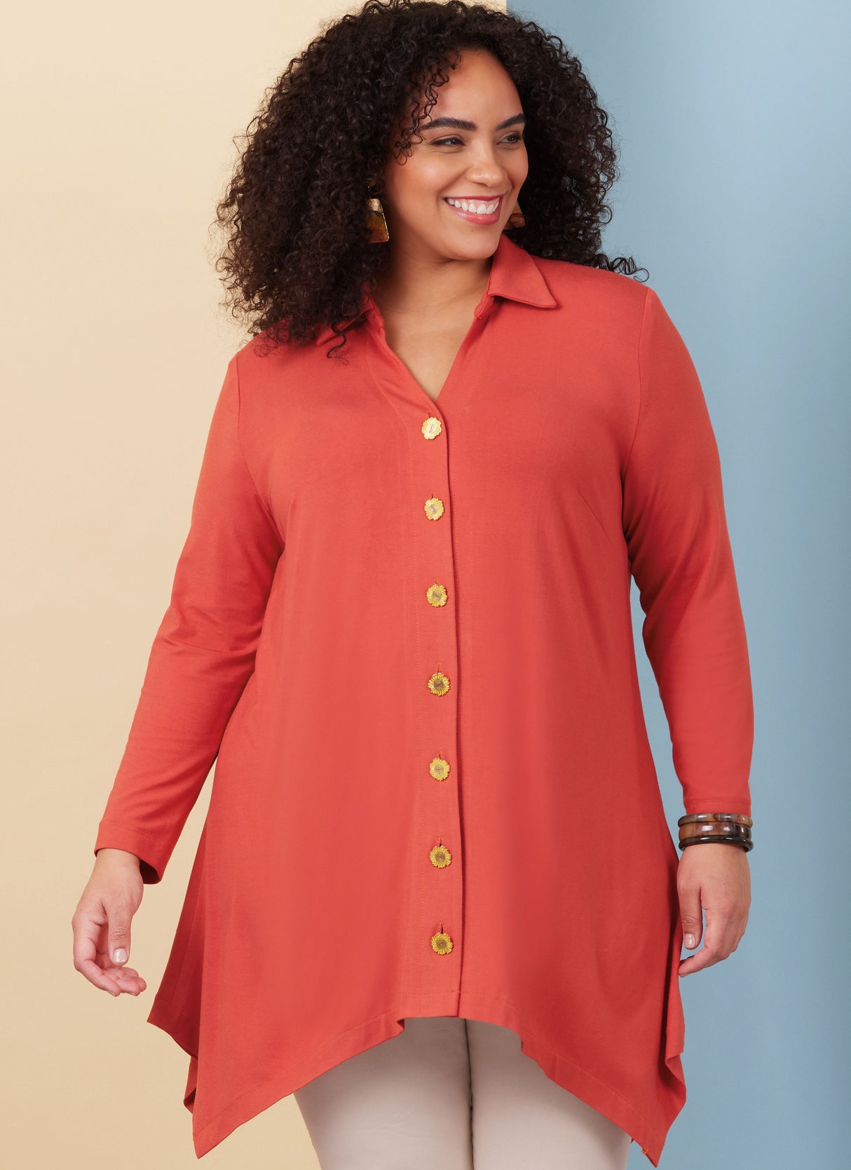 Patron Butterick n°6997 - Haut moulant en maille avec col et fermeture boutonnée
