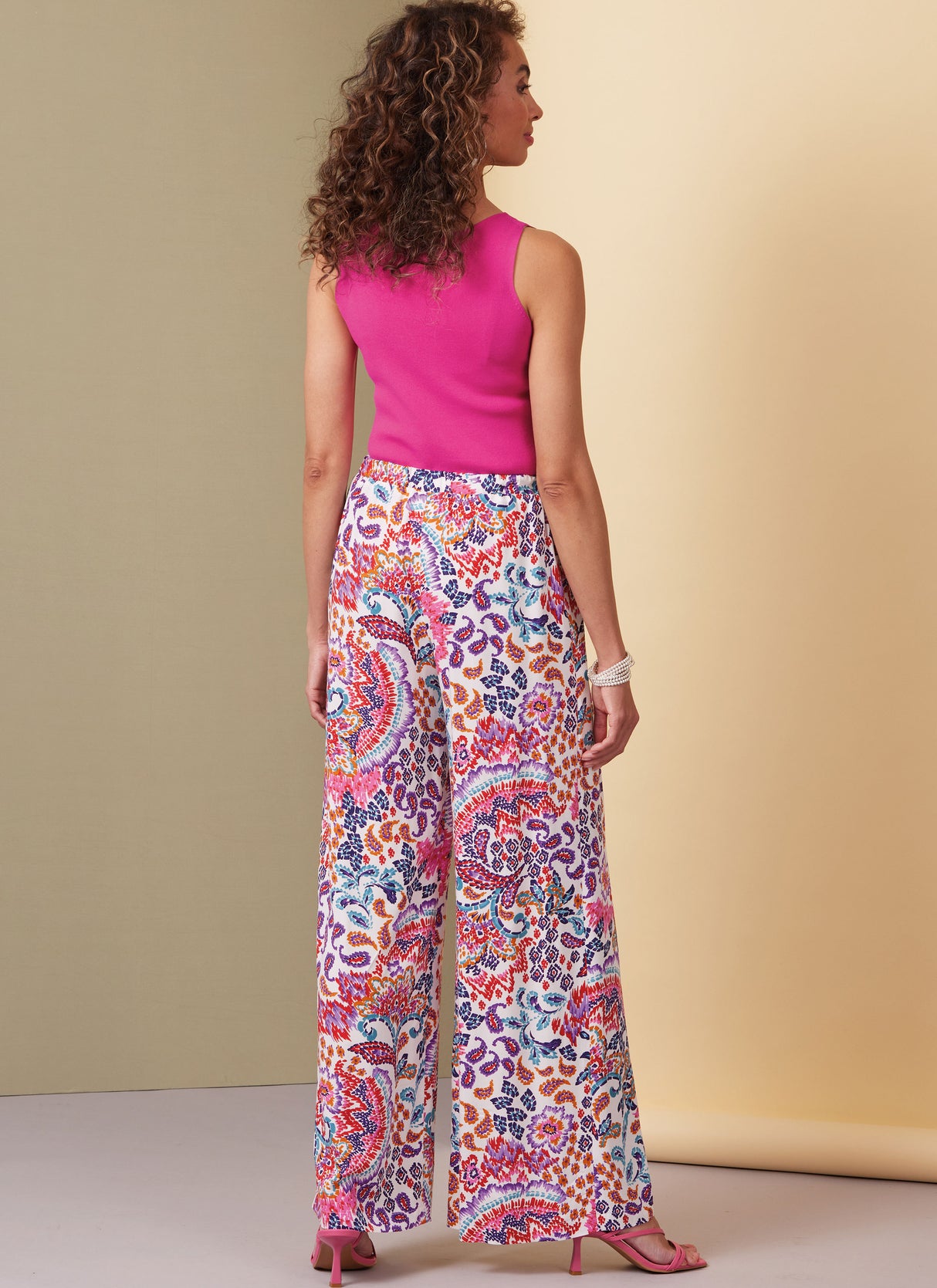Patron Butterick n°7000 - Short ou pantalon semi-ajusté avec devant croisé
