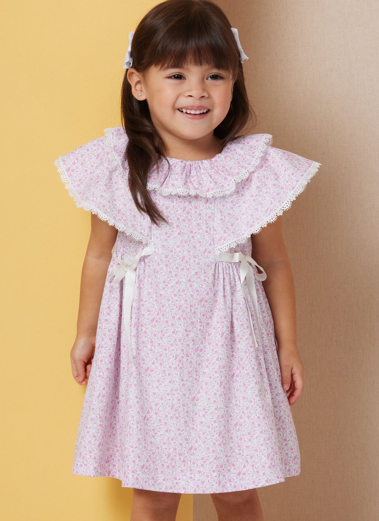 Patron Butterick n°7032 – Robe bébé col pétale & manches