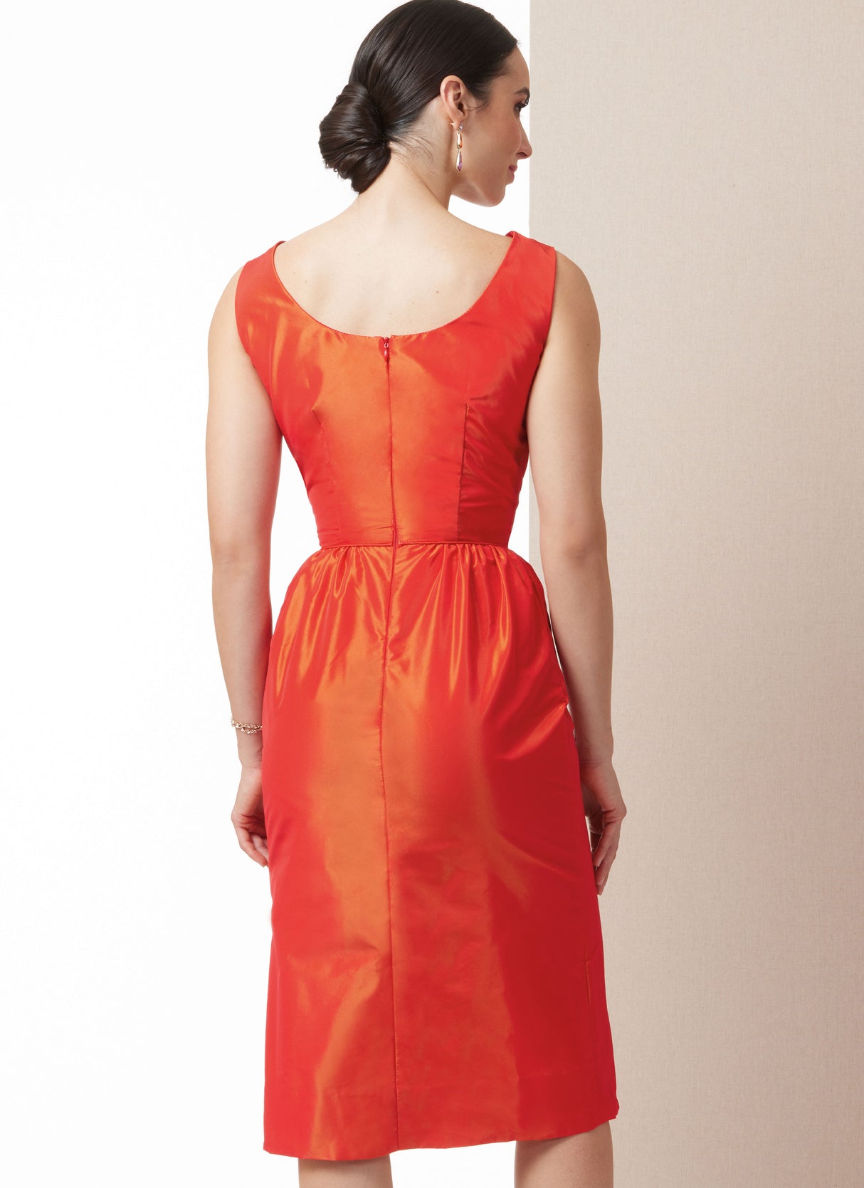 Patron Butterick n°7035 – Robe fourreau, veste et cape à volants