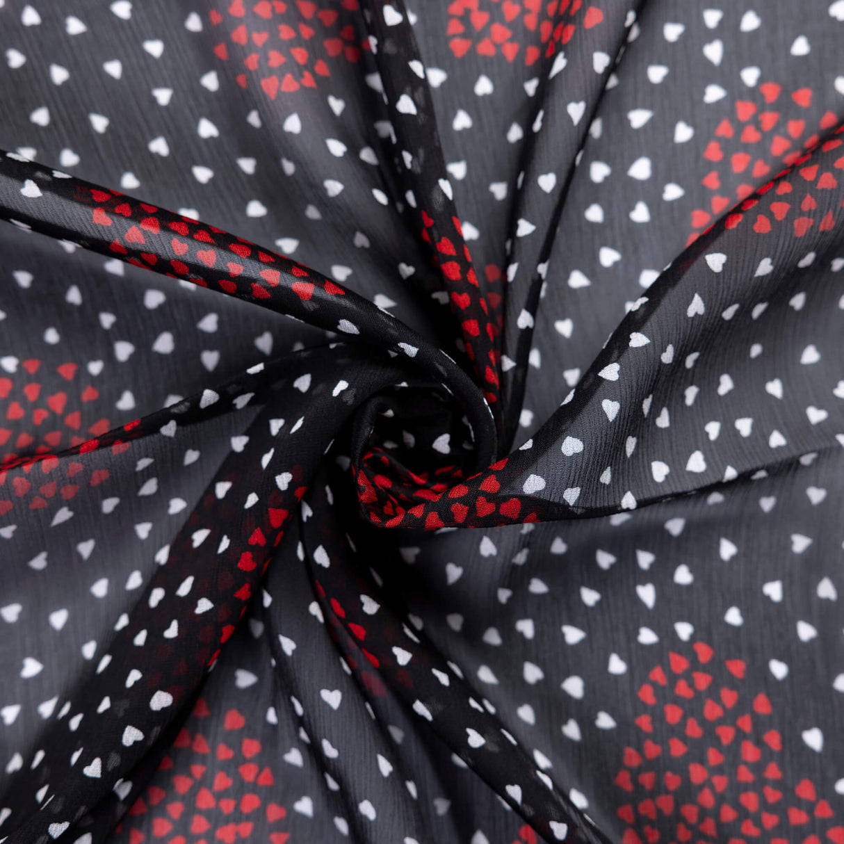 Mousseline crinckle 100% viscose – Cœurs graphiques rouge et blanc fond noir