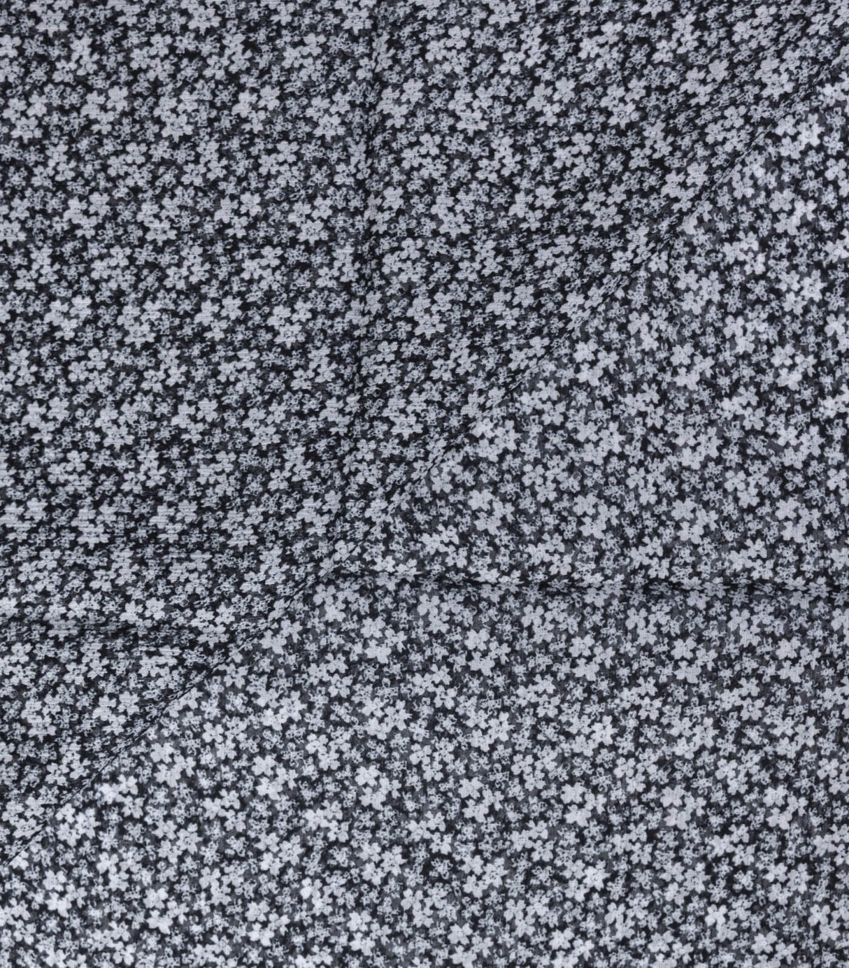 Mousseline 100% viscose – Micro fleurs blanches fond noir