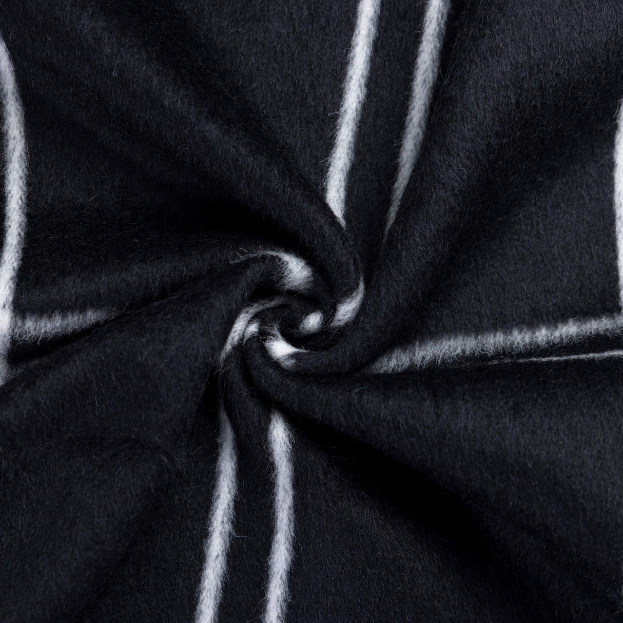 Drap de laine vierge & alpaga brossé – Carreaux blancs fond noir