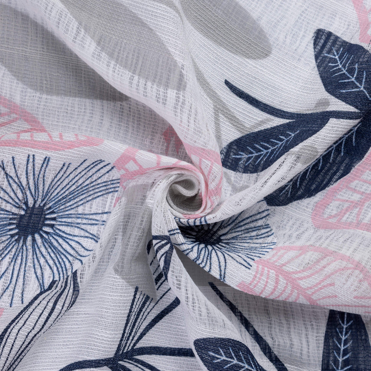 Gaze 100% coton – Feuilles graphiques bleu et rose fond blanc