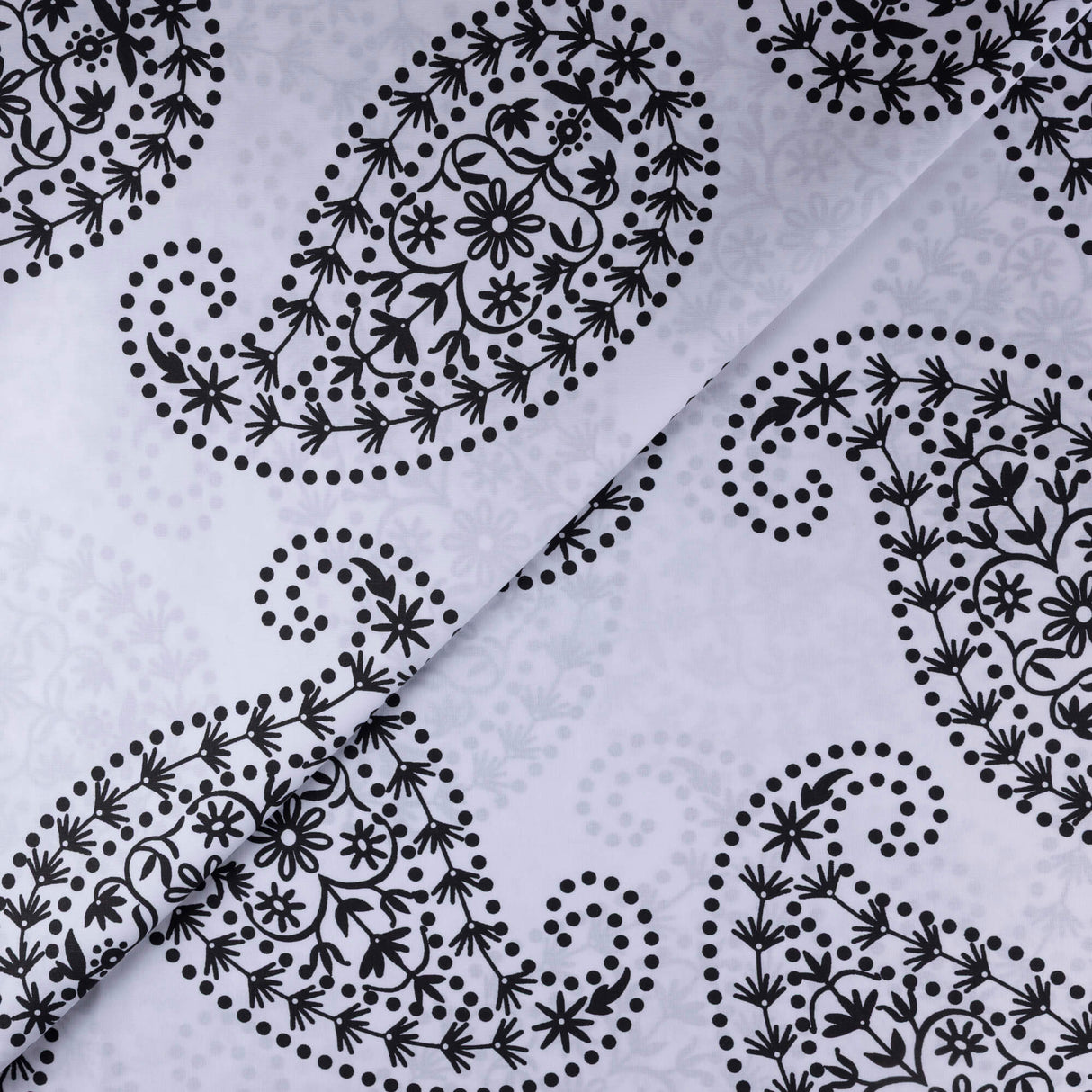 Popeline coton & élasthanne – Paisley floral noir fond blanc