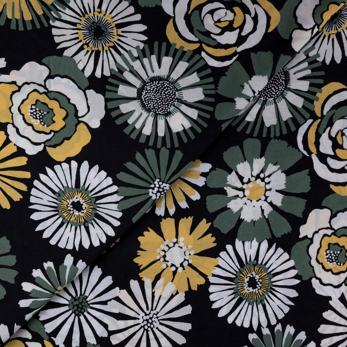 Étoffe 100% viscose – Fleurs jaune & vert fond noir