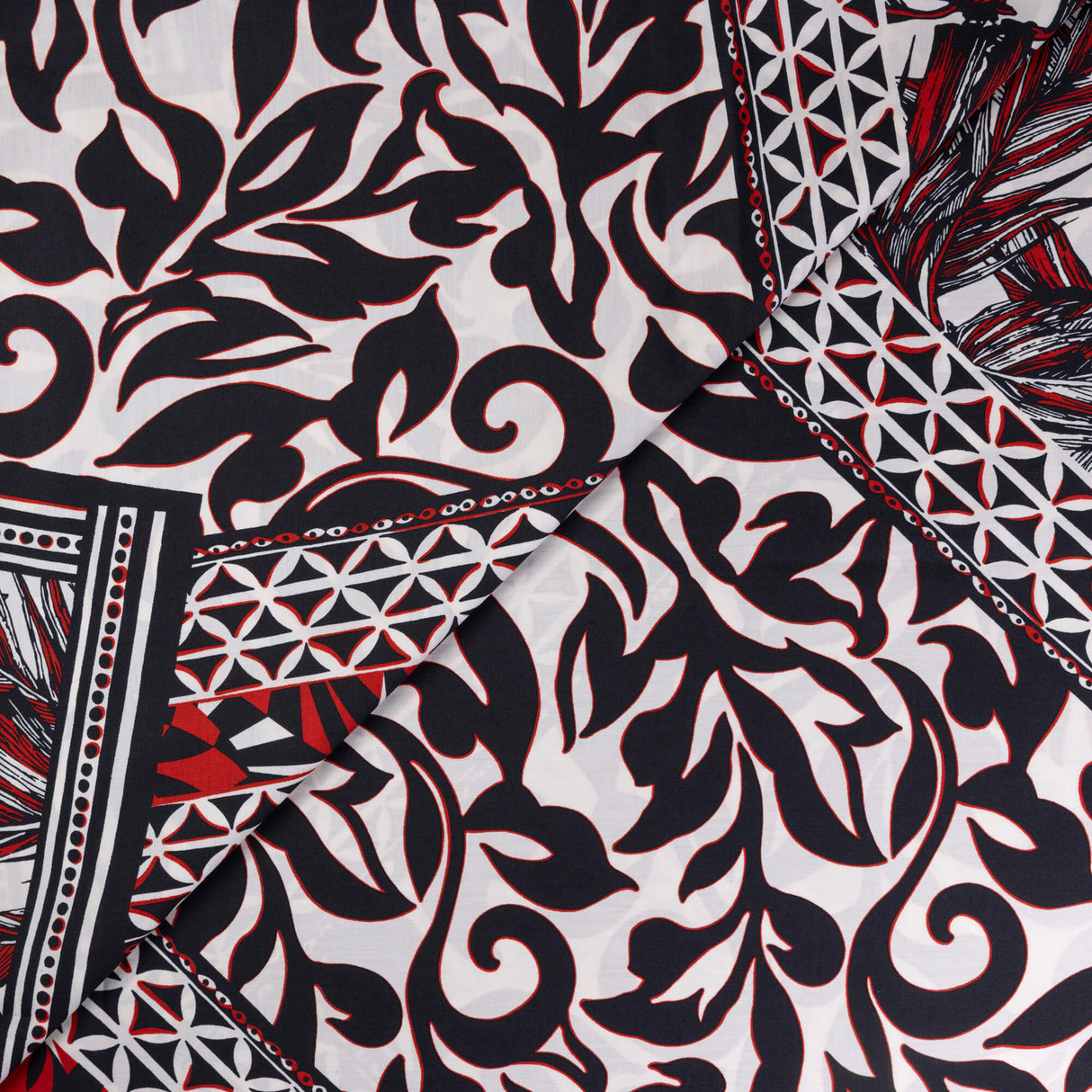 Percale 100% coton – Patchwork feuillage noir, blanc et rouge