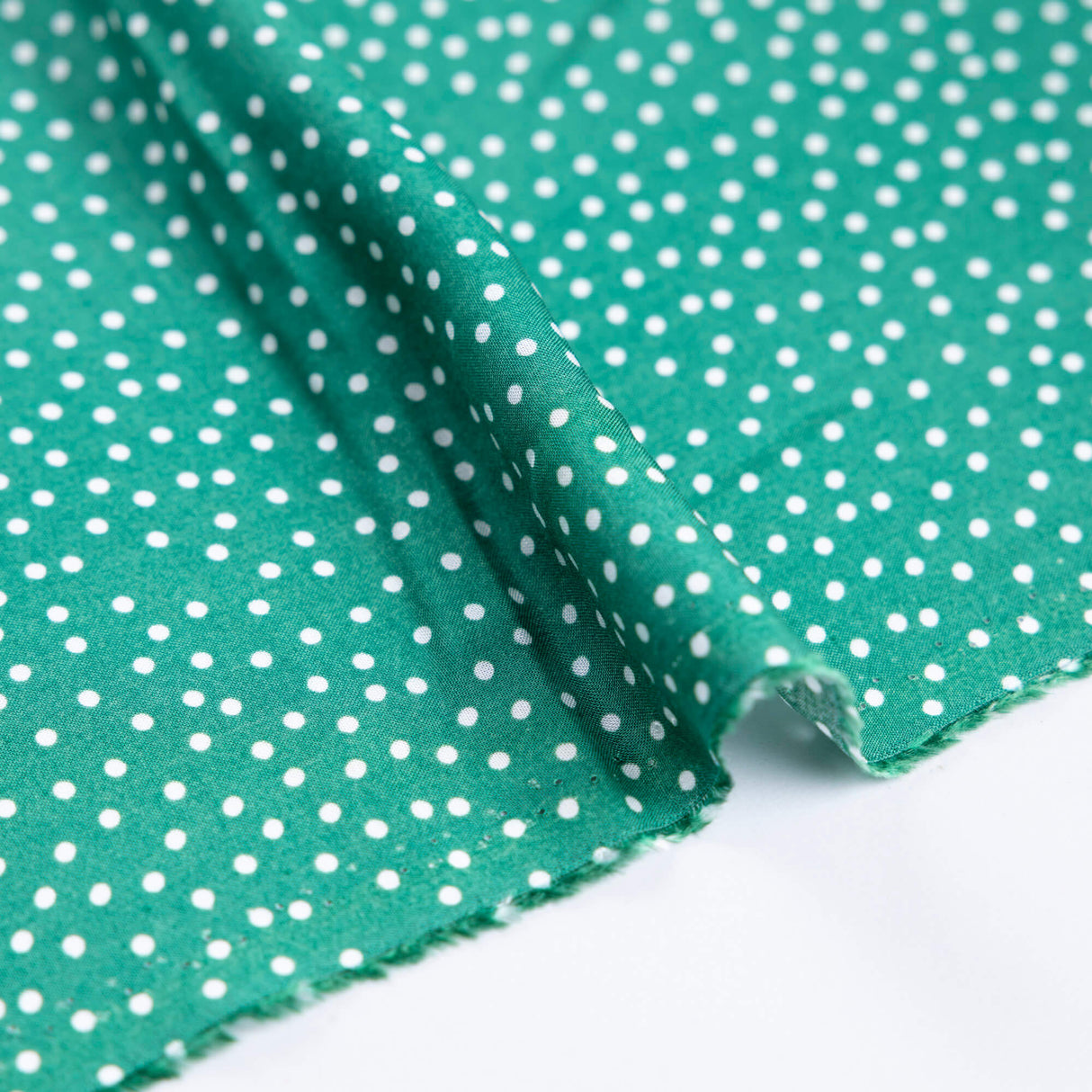Étoffe 100% viscose – Pois blancs sur fond vert
