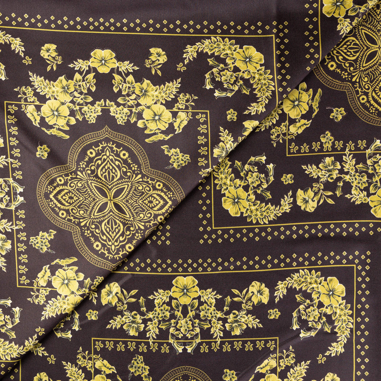 Satin 100% viscose – Motif floral cachemire brun