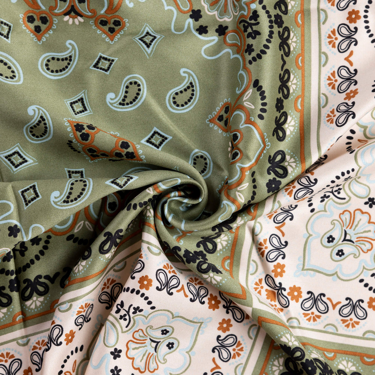 Satin 100% viscose – Motif cachemire vert sauge