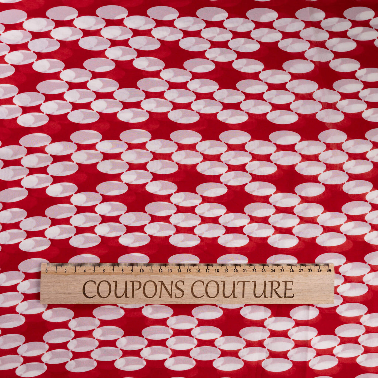 Mousseline 100% viscose - Ovales blanc fond rouge