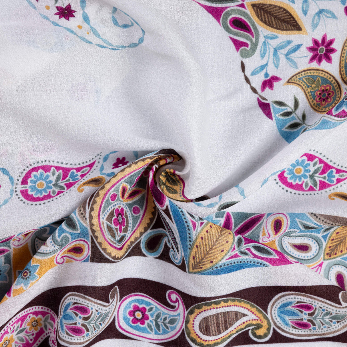 Crêpe 100% viscose - Cachemire coloré fond blanc