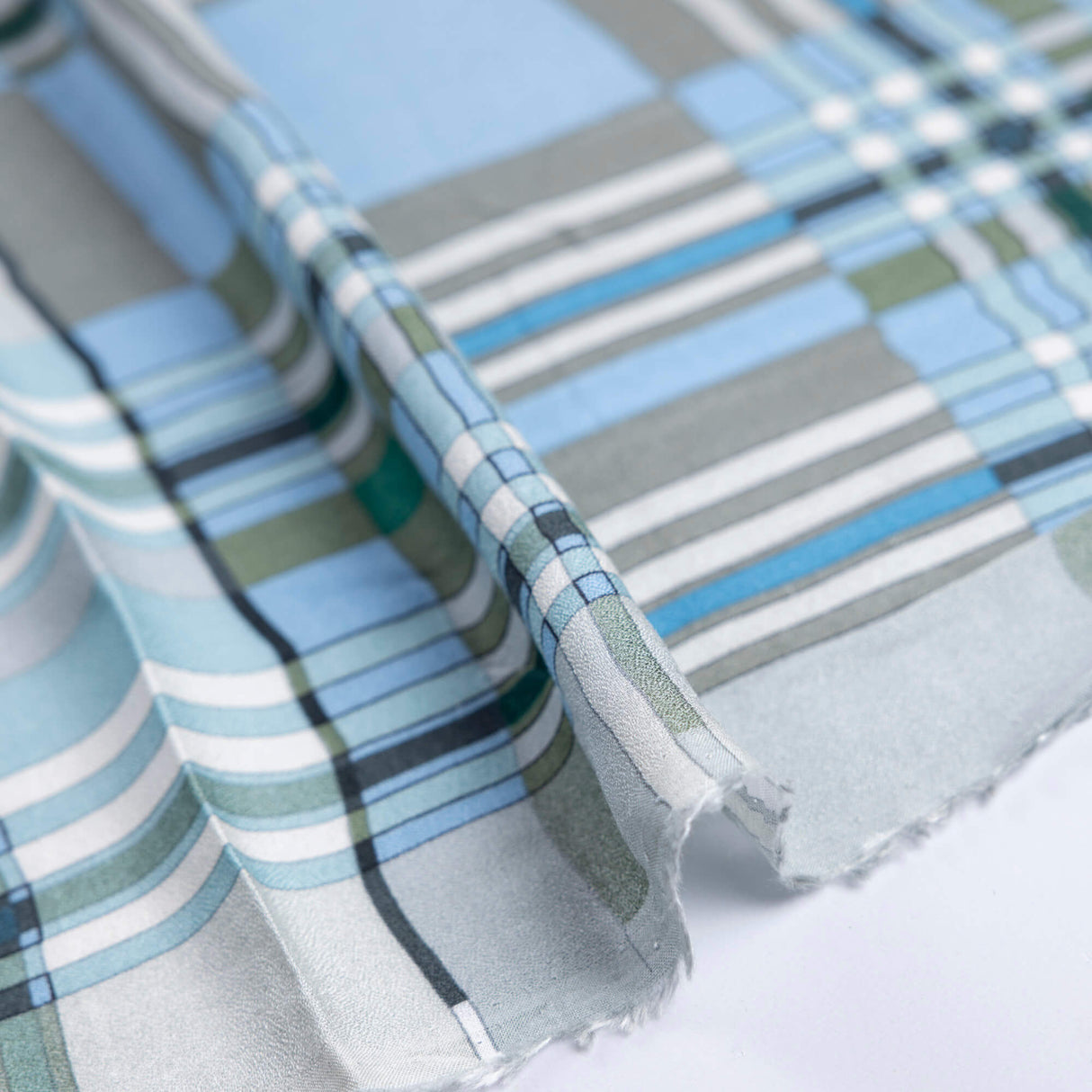 Crêpe 100% viscose - Carreaux bleu céladon