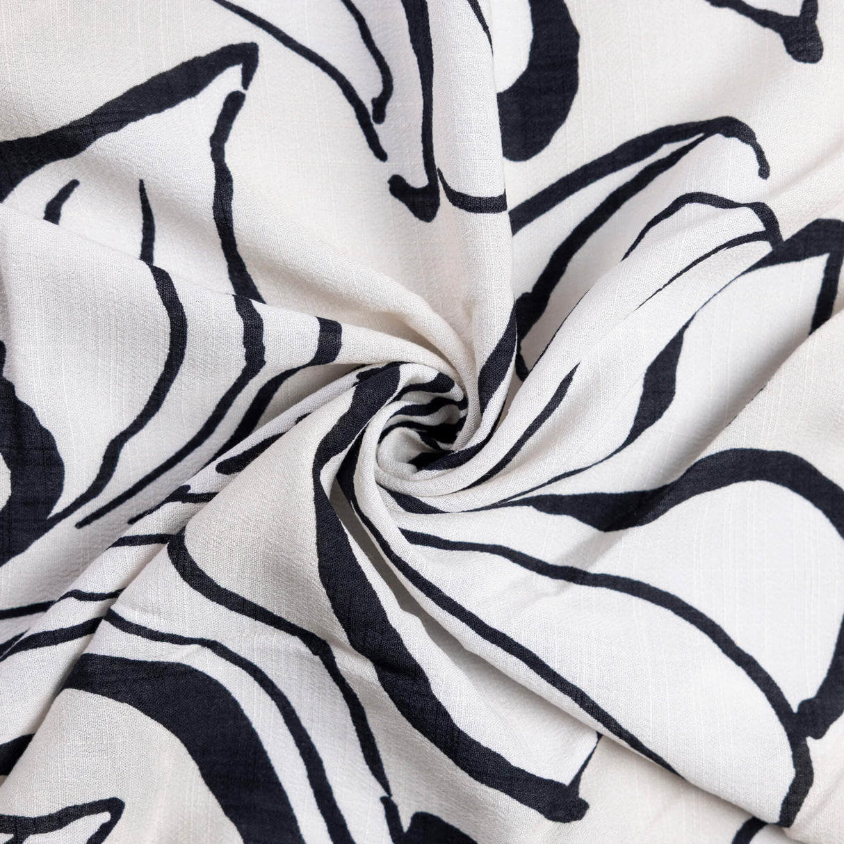Étoffe 100% viscose - Fleurs graphiques noir & blanc