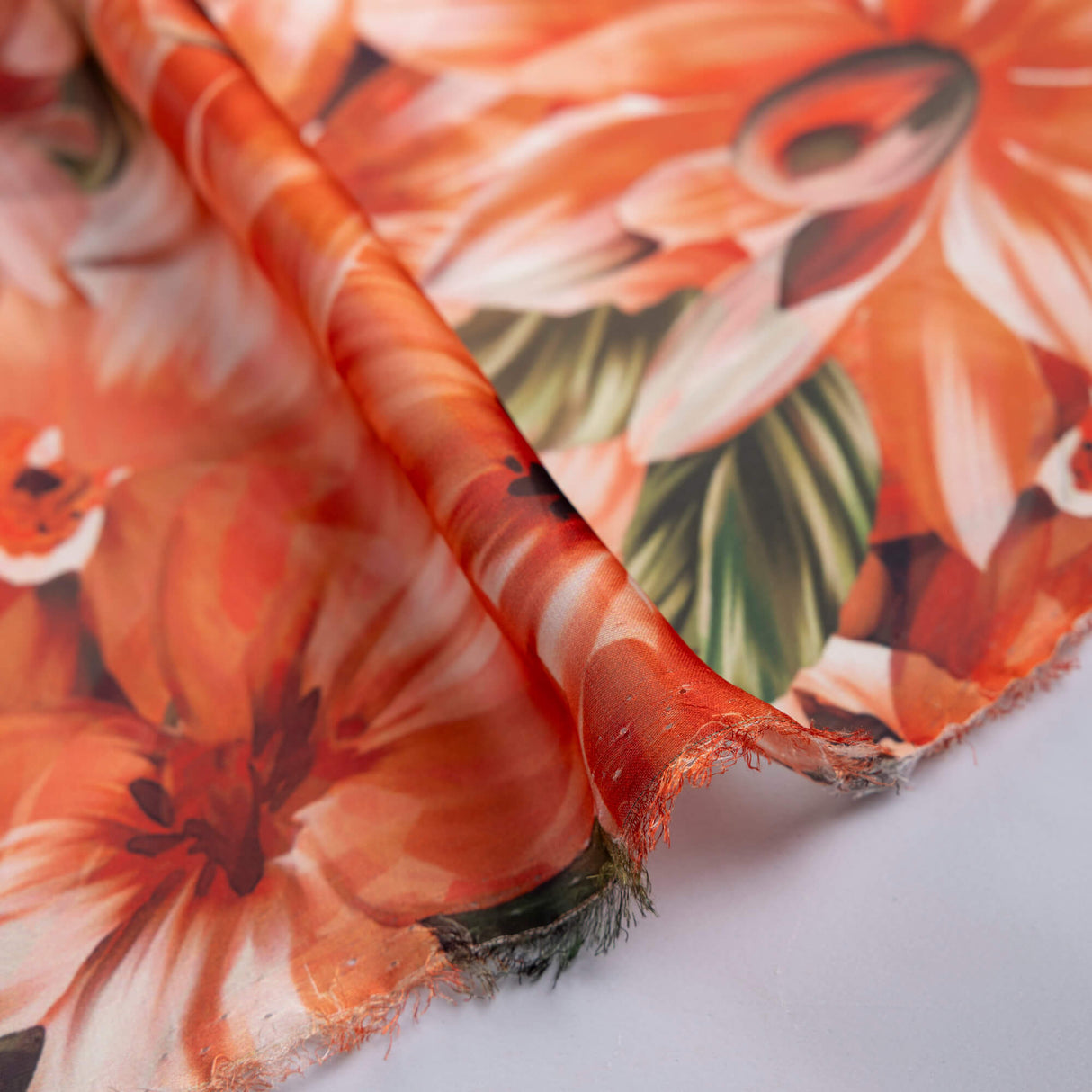 Satin léger – Fleurs corail