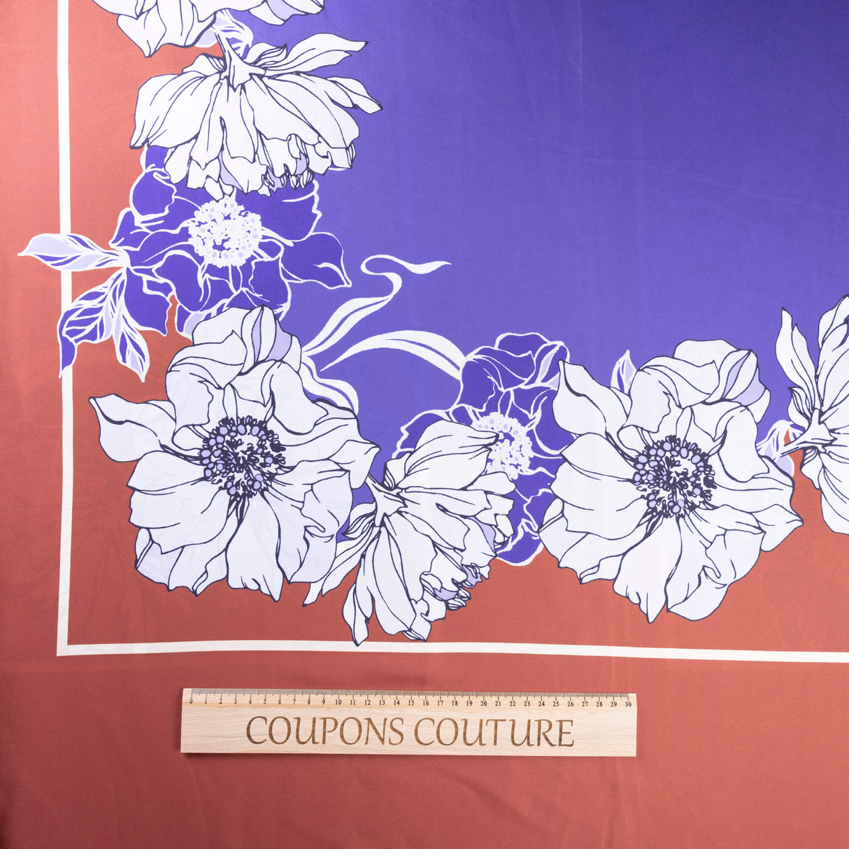 Satin – Fleurs lilas terracotta