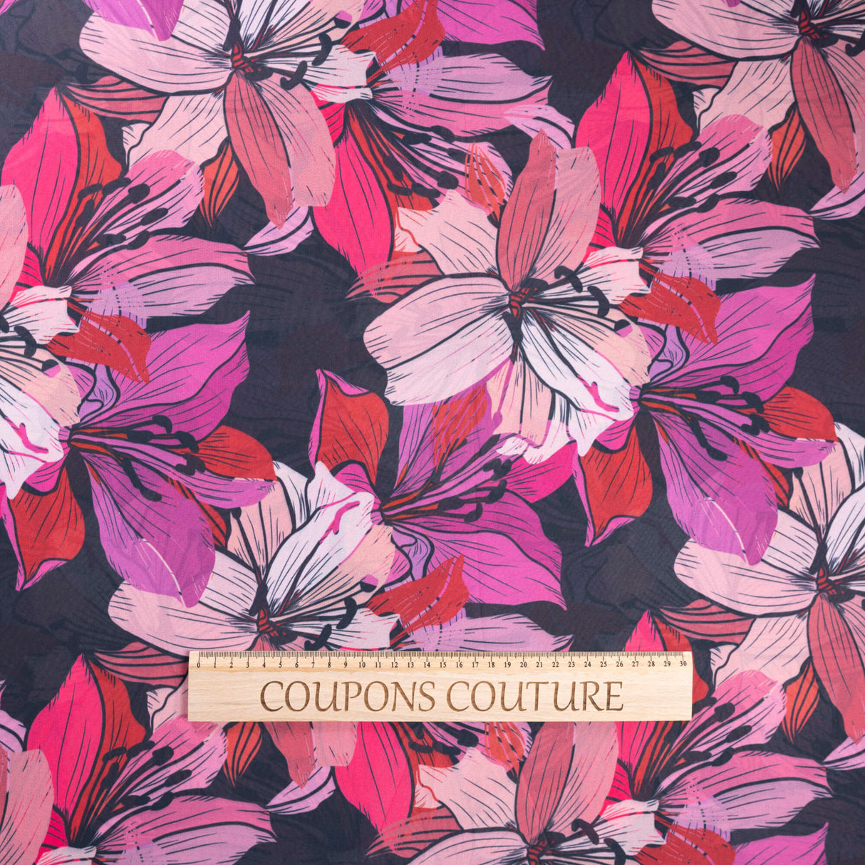 Georgette - Fleurs roses fond noir