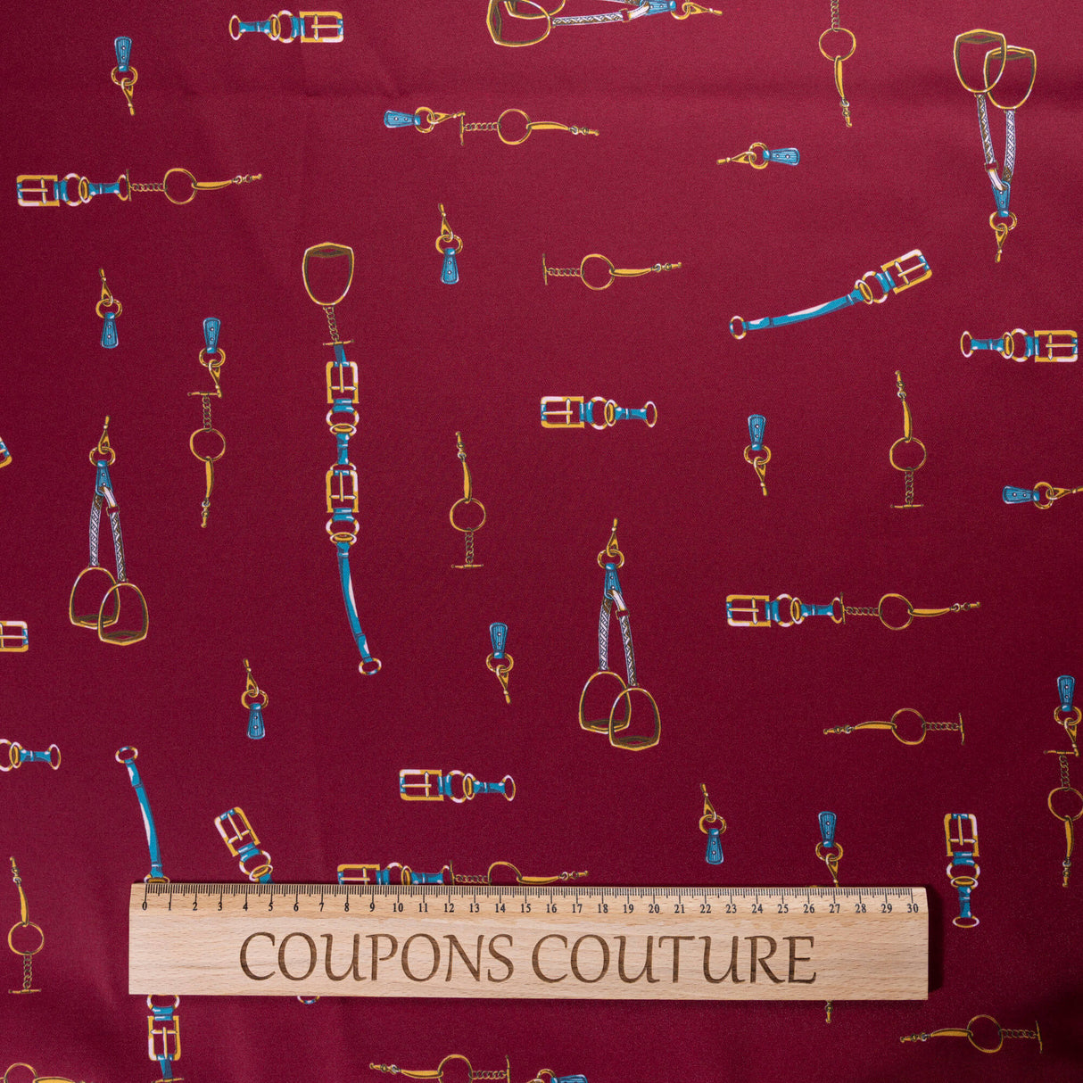 Twill imprimé – Étriers bordeaux