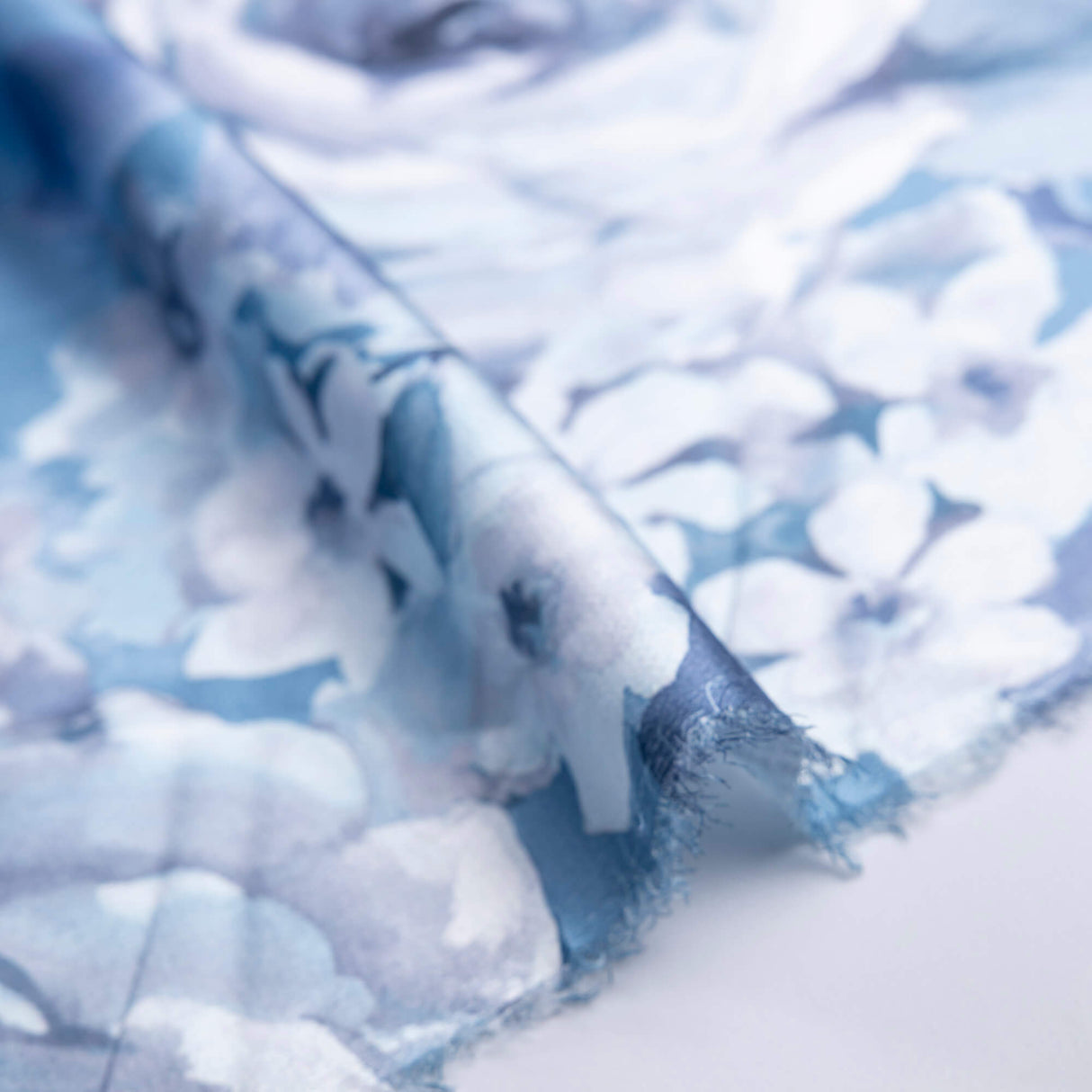 Crêpe satin - Fleurs bleu