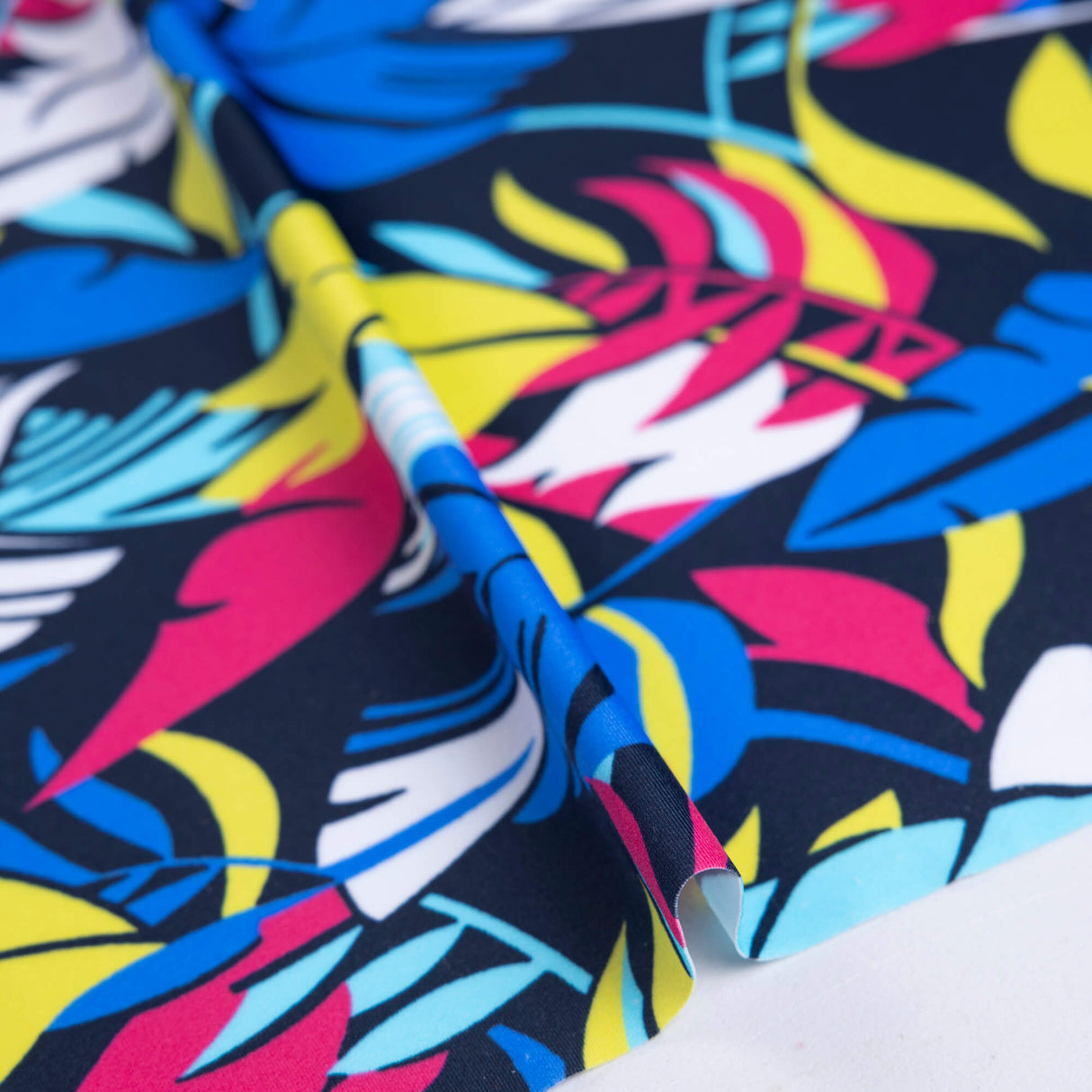 Tissu jersey maillot de bain - Feuillage tropical multicolore