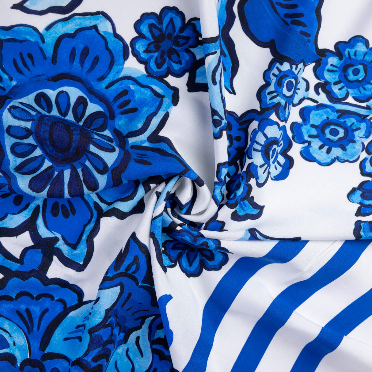 Étoffe 100% viscose - Fleurs bleues & rayures marines