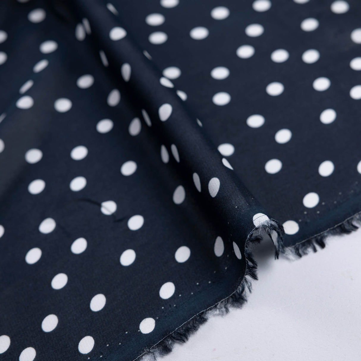 Georgette 100% viscose - Pois blancs sur fond noir