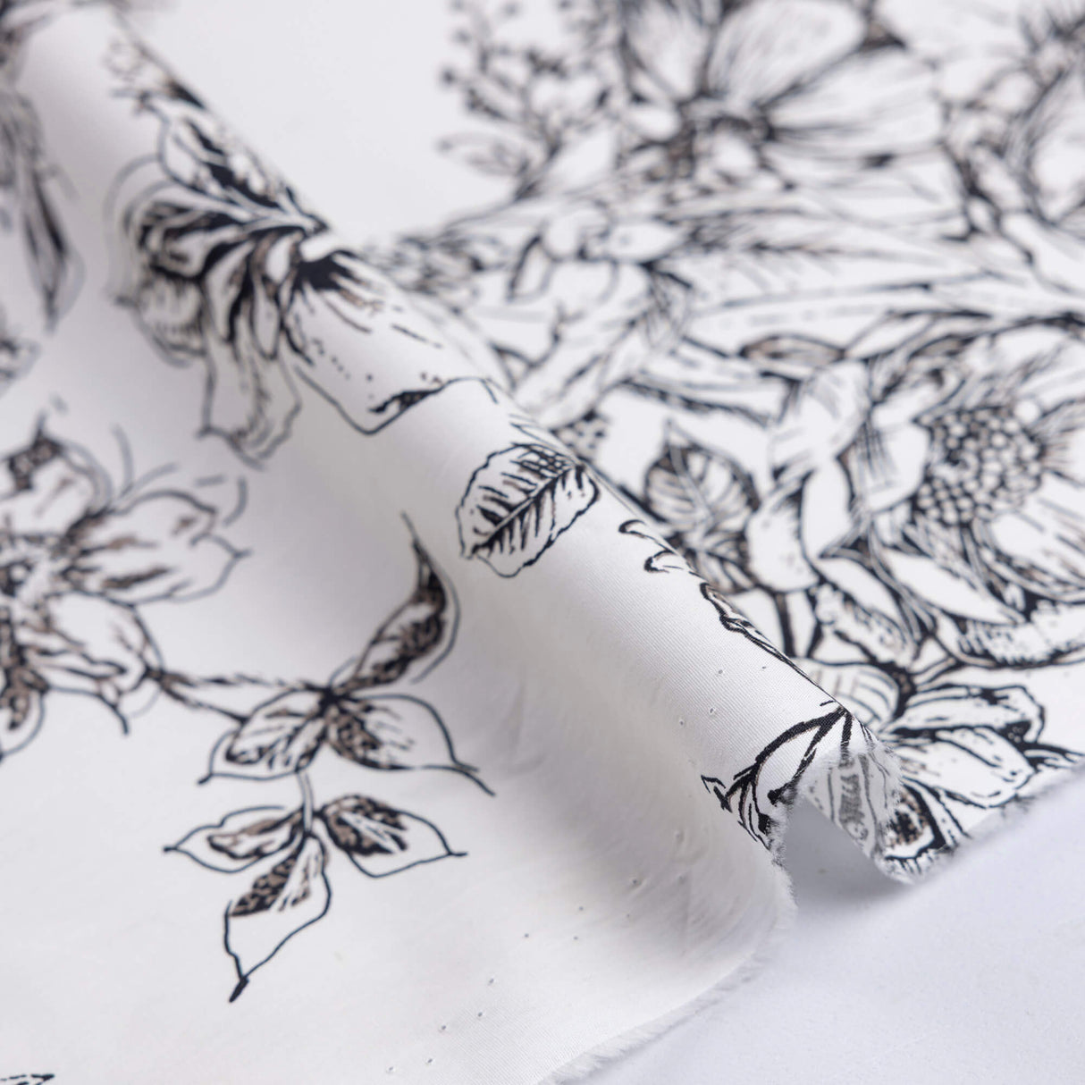 Popeline 100% coton - Fleurs noir sur blanc