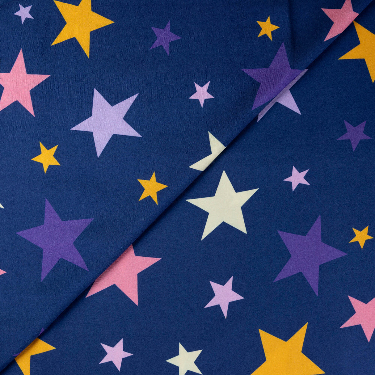 Étoffe 100% viscose - Étoiles multicolores fond bleu marine