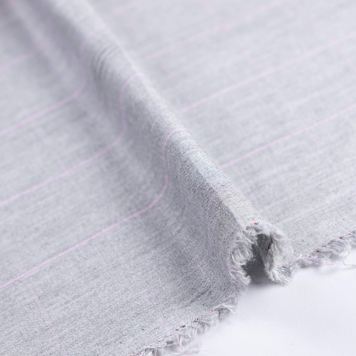 Étoffe de viscose - Gris à fines rayures roses