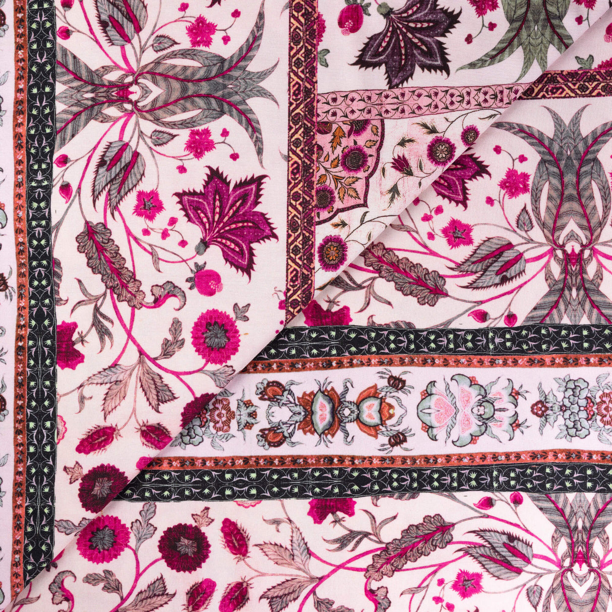 Punto di Roma - Motif cachemire et fleurs rose poudré
