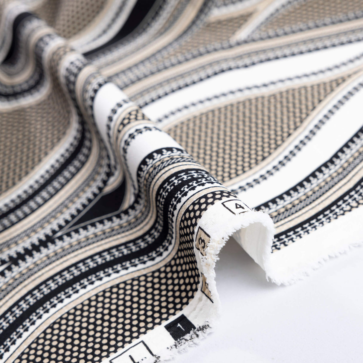 Crêpe lourd - Motif ondulé noir, beige et écru