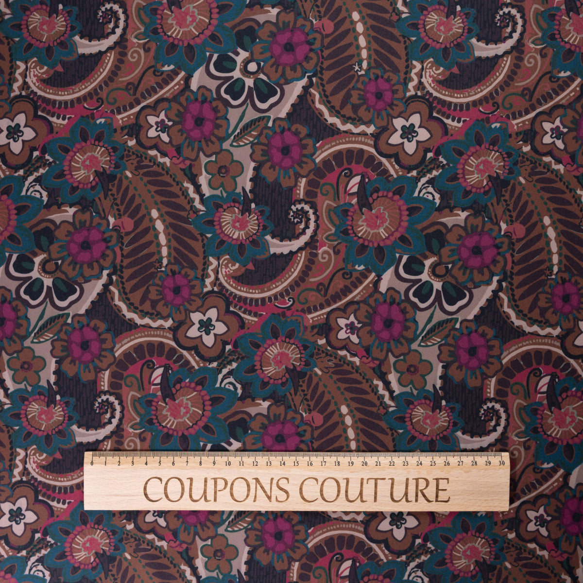 Crêpe - Fleurs et cachemires fond marron