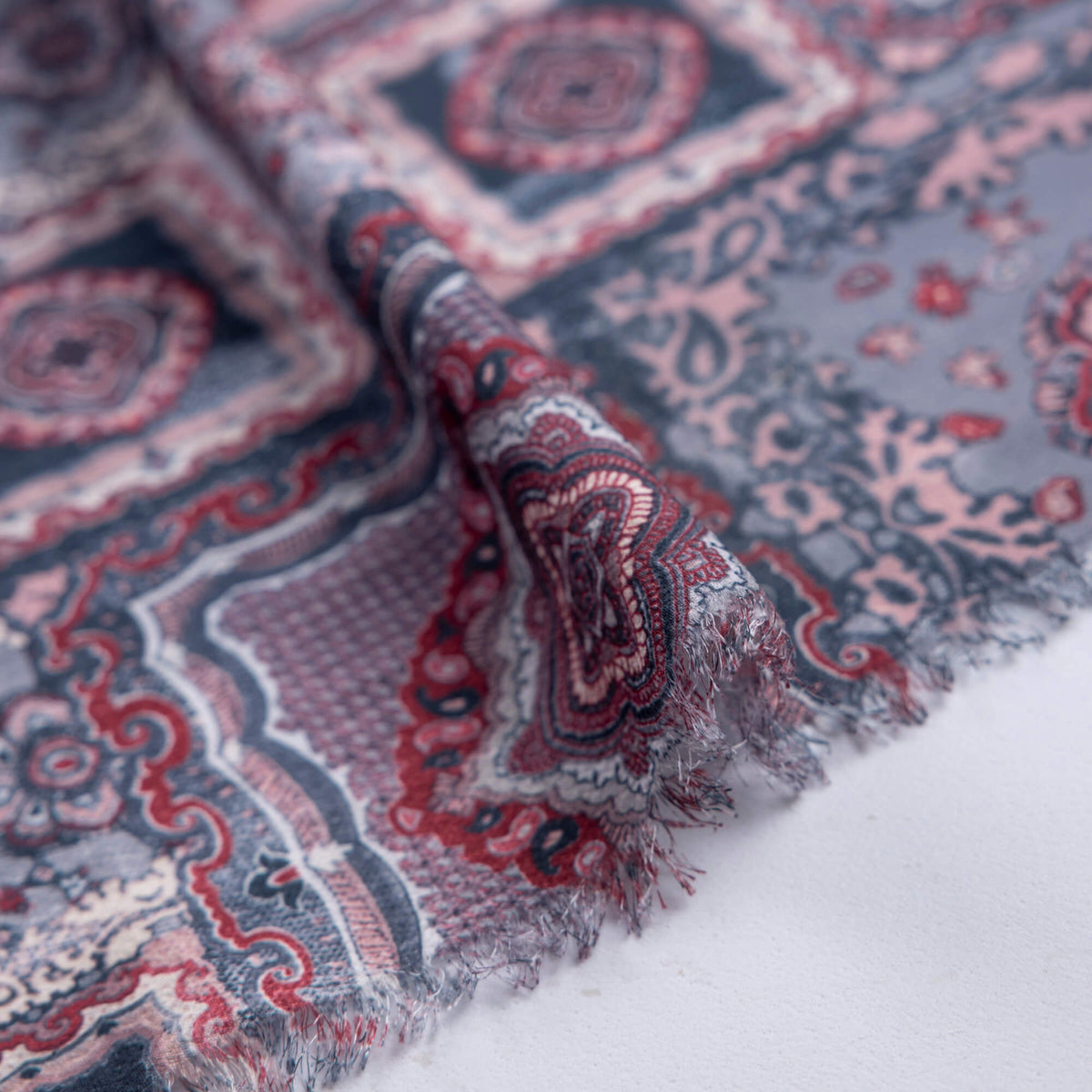 Crêpe - Patchwork cachemire gris et rouge