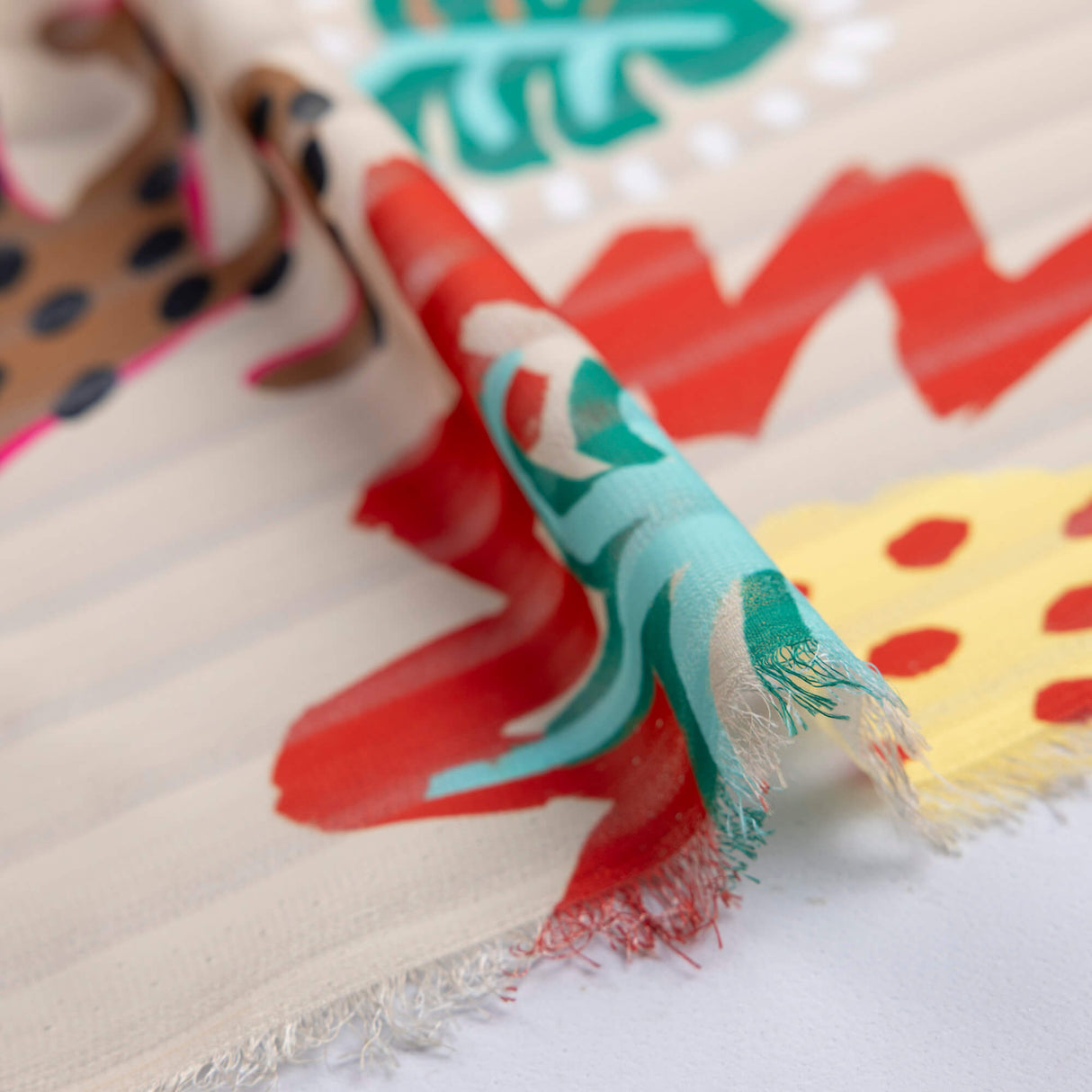 Georgette Rayure ajourée - Motifs tropicaux multicolores