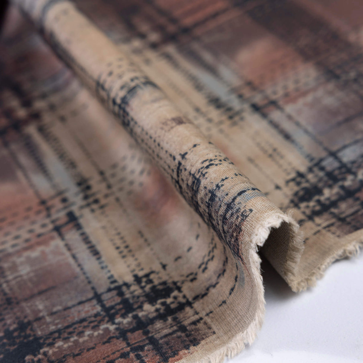 Gabardine émerisée coton & élasthanne – Carreaux floutés marron