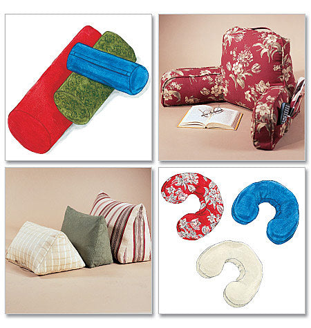 Quatre images de coussins et supports: rouleau bleu sur rouge, fauteuil rouge à motifs et coussins, puis oreillers multicolores et trois cushions en forme de U.