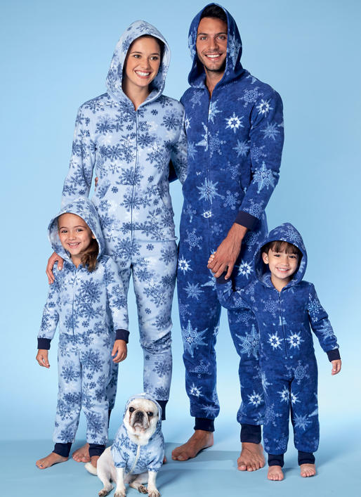 Patron McCall's n°7518 – Grenouillères et manteaux à capuche pour toute la famille