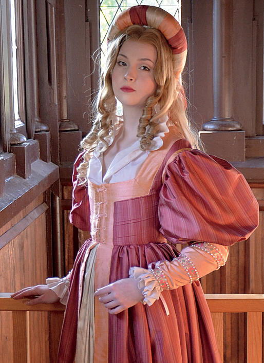 Patron McCall's n°7763 - Robe Renaissance pour femmes
