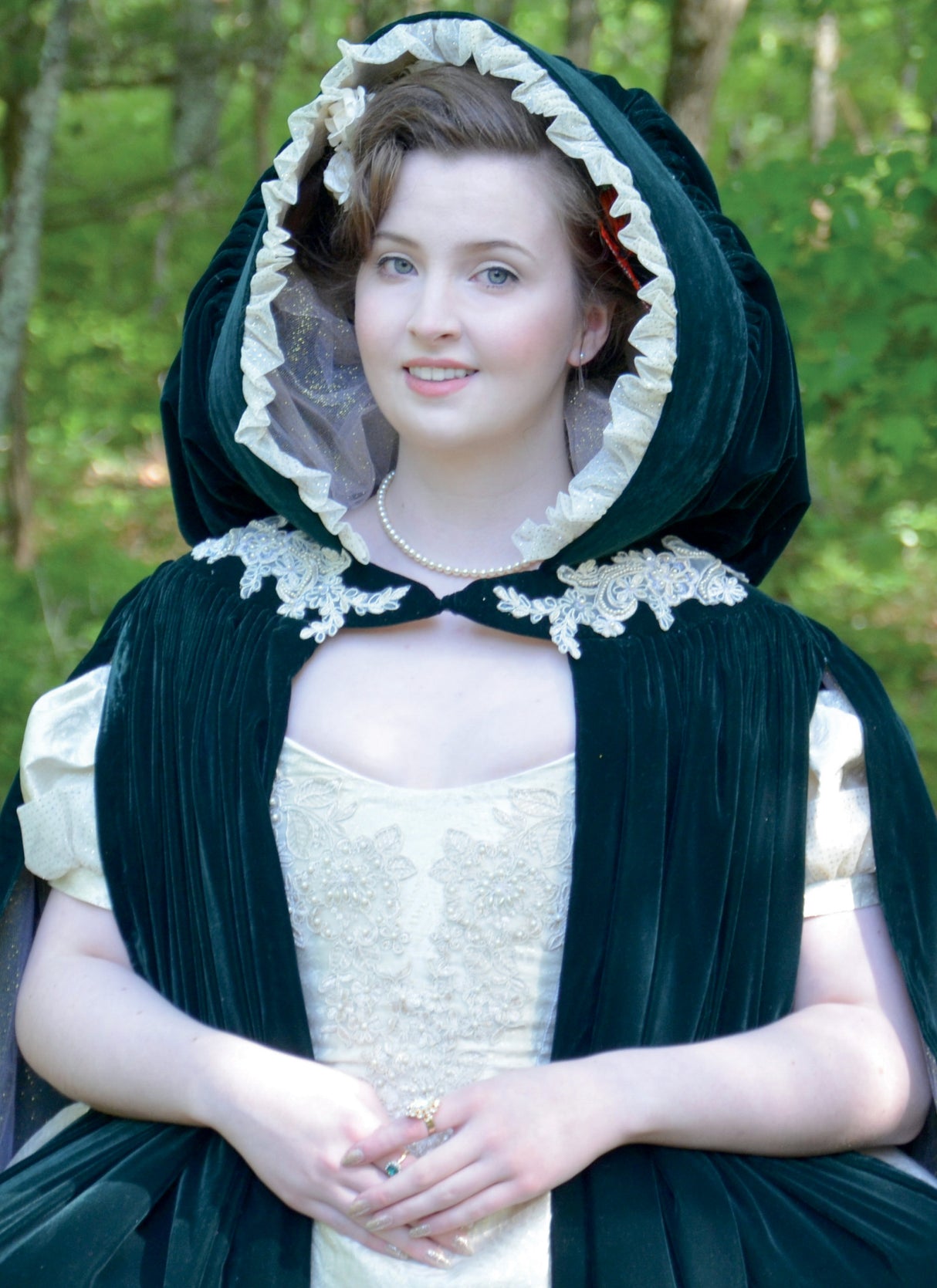 Patron McCall's n°7886 - Cape à capuche pour femme