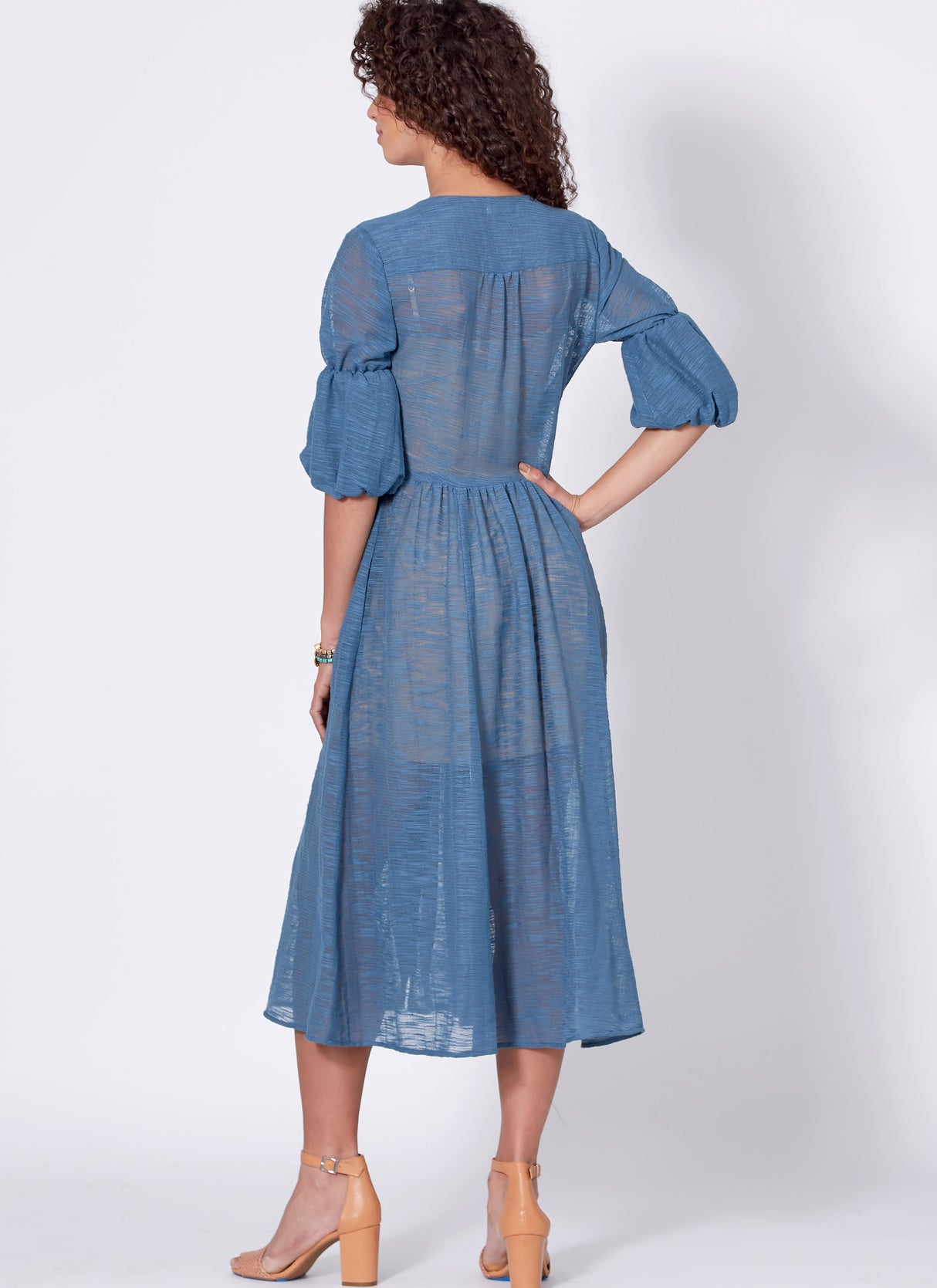 Patron McCall's n°7974 - Robe boutonnée avec variations de manches