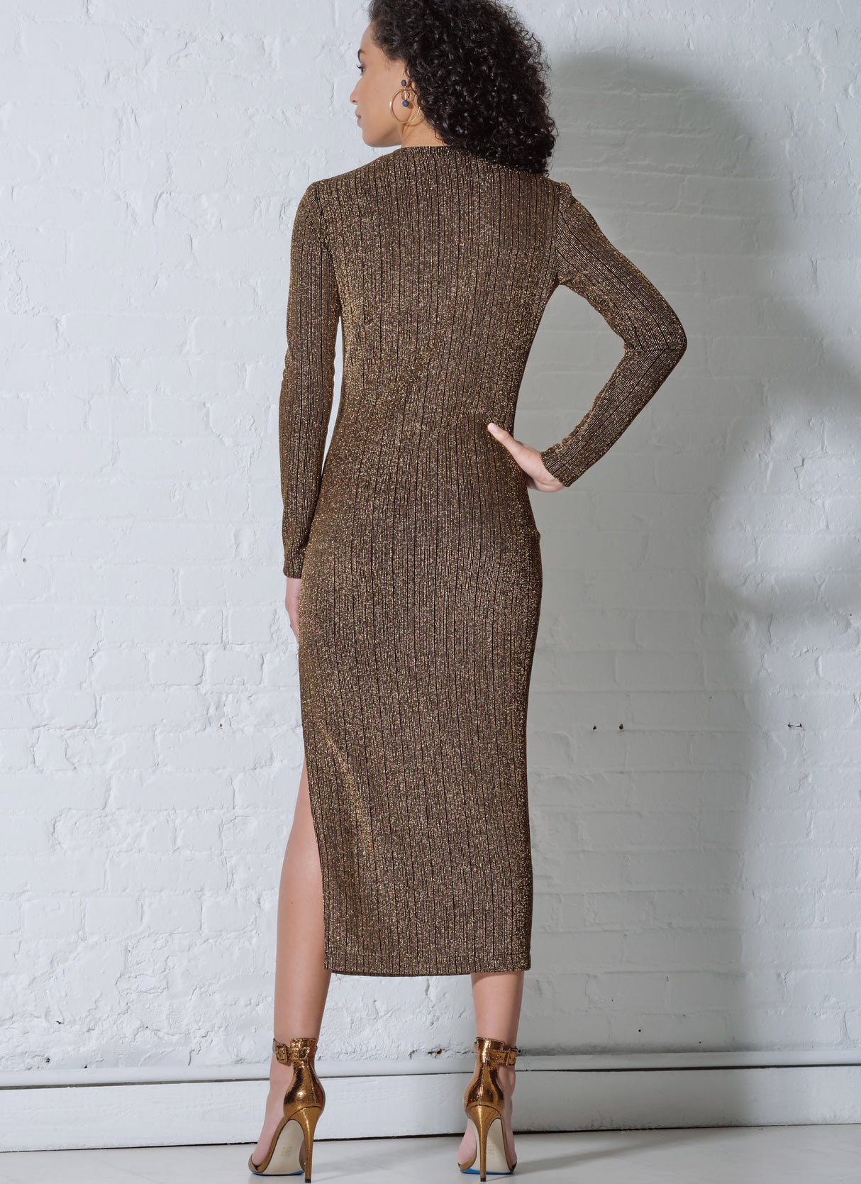 Patron McCall's n°7999 - Robe moulante à manches variées